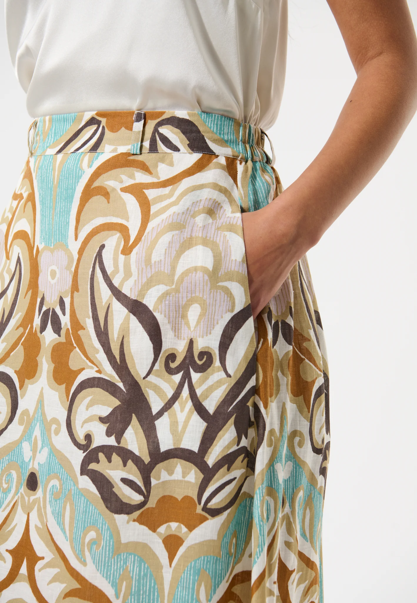 Multifarget LarissaDea Skirt with Belt - Image 4