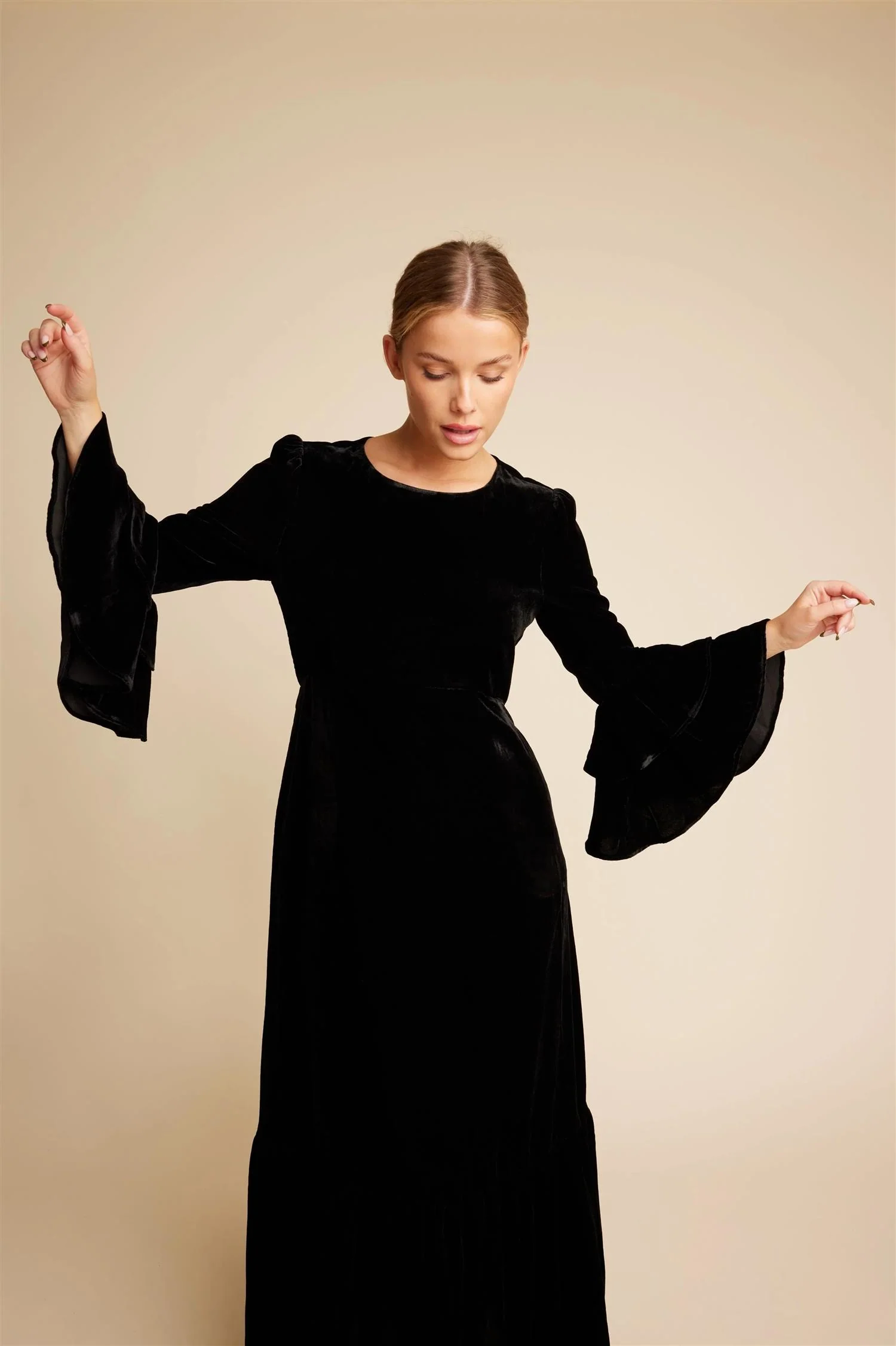 Sort Daughter Velvet Dress - Image 3
